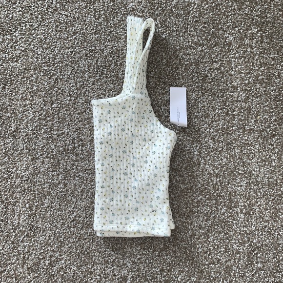 AE Tank Top - Picture 3 of 4